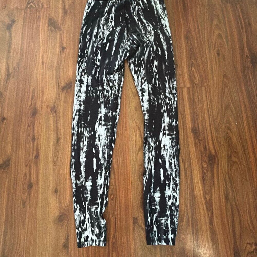 VYAYAMA black and white print athletic pants leggings XS ￼